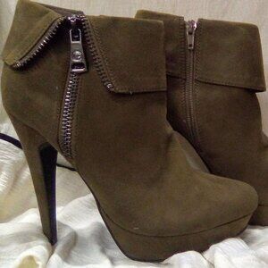 GBG Docker Green High Heeled Bootie Size 7.5